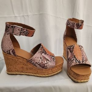 Universal Thread Wedge Size 7.5 Snake Print
